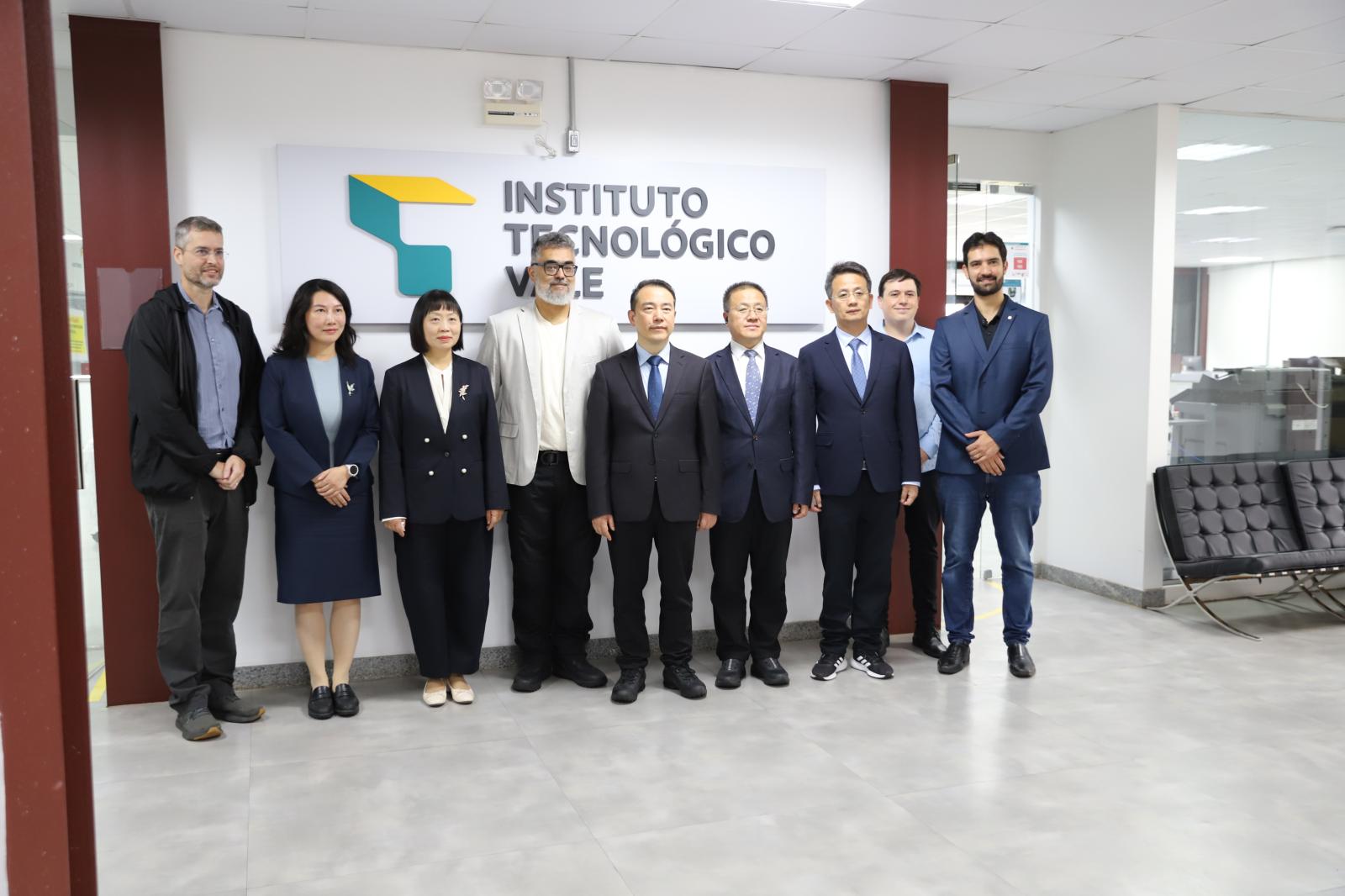 ITV sedia visita do Instituto de Tecnologia de Nanjing, da China
